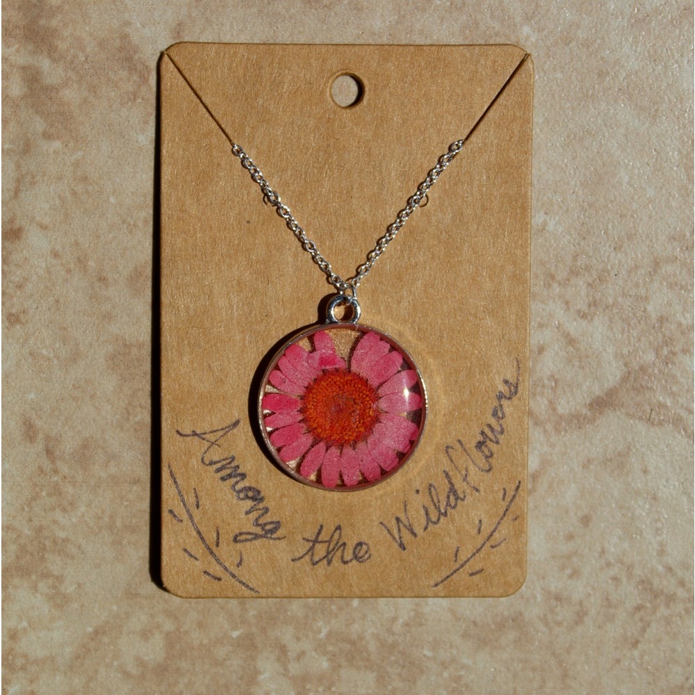 CORAL DAISY NECKLACE